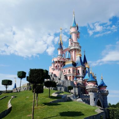 ¿Viajas a Disneyland París? ✈ 5 accesorios que no pueden fallar en tu viaje a la Magia