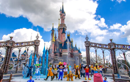 ¿Viajas a Disneyland París? ✈ 5 accesorios que no pueden fallar en tu viaje a la Magia